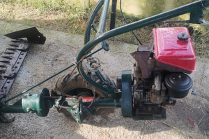 Motofalciatrice mono ruota barra laterale