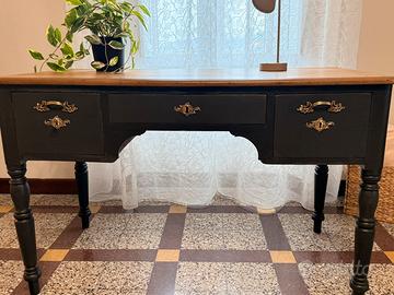 Scrivania antica restaurata in stile country chic