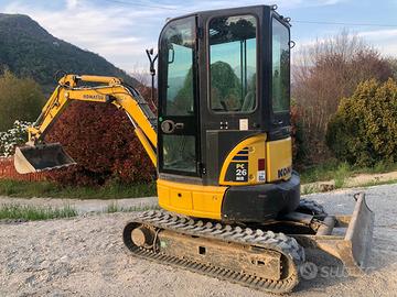 KOMATSU PC 26 anno 2010 ore 3150 att rapido idraul