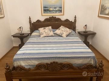 Letto matrimoniale classico in noce