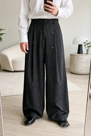 Pantaloni gessati neri wide leg con dettagli stell