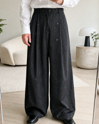 Pantaloni gessati neri wide leg con dettagli stell
