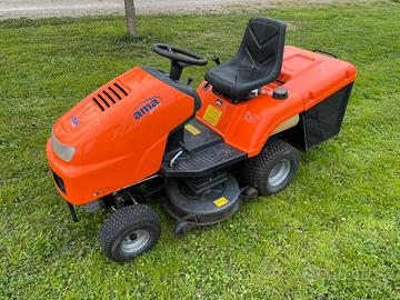 Trattorino con raccolta