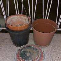 Set 4 vasi e vari sottovasi per piante