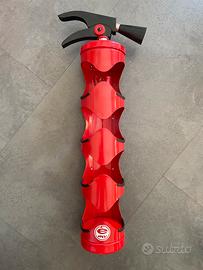 Portabottiglie da parete - design estintore