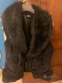 Gilet nero di pelliccia ecologica