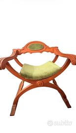 Sedia d’epoca in legno intagliato con seduta regal