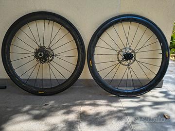 coppia di ruote in carbonio Mavic
