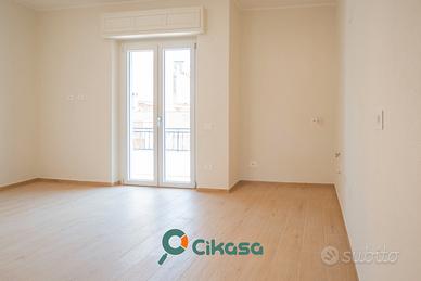 Monolocale ristrutturato con veranda vivibile