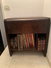 Mobile per giradischi e dischi in vinile