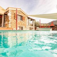 Villa con piscina privata ed ampio giardino