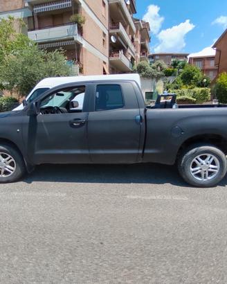 Toyota tundra v8 AUTOCARRO