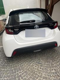 Tiyita yaris 1500 activ anni 2023 unica proprietar