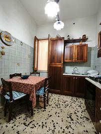 Trivani al p.terra in piccolissimo stabile