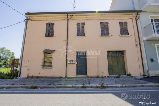 EDIFICIO CON 3 APPARTAMENTI E NEGOZIO CON CANTINA