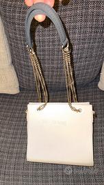 Borsetta bianca o-bag con tracolla catenella