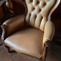 Poltrone in pelle antiche eleganti