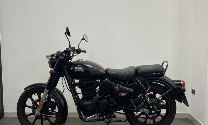 Royal Enfield Classic 350 Stealth Black
