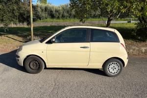 lancia y