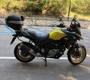 Moto Suzuki V-Strom DL 650 XT ABS