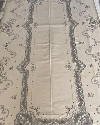 TOVAGLIA FARFALLE -RICAMI ECRU' ED INTAGLI-VINTAGE