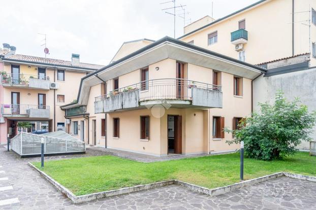 3 LOCALI A VILLAFRANCA DI VERONA