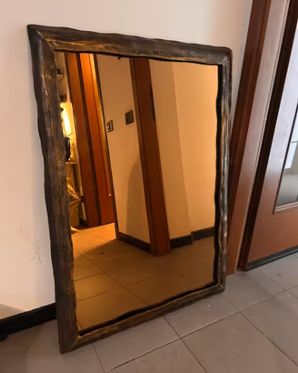 Specchio con cornice artistica in bronzo