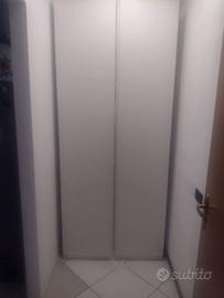 Dispensa bianca con 5 ripiani e 3 cassetti