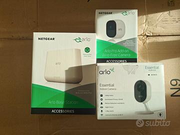 KIT Arlo a) Camera ArloPro,b)Essential c)SmartHub