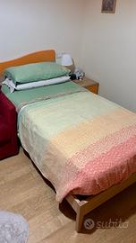 Letto con comodino