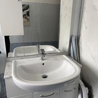 Mobile bagno+Lavabo+Specchio+Rubinetto