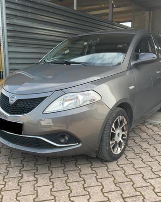 Lancia Ypsilon 85 CV 5 porte Gold CAMBIO AUTOMATIC