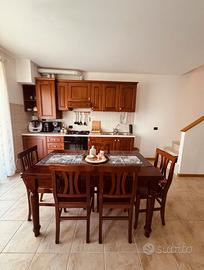 Cucina Classica in legno scuro completa