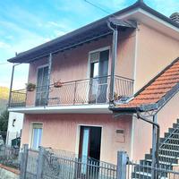 CASA SEMINDIPENDENTE A DIANO ARENTINO