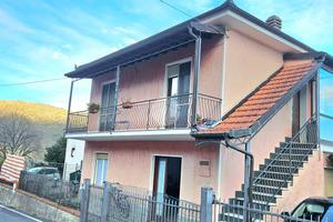 CASA SEMINDIPENDENTE A DIANO ARENTINO