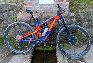 MTB Full Biammortizzata Intense Carbine Carbonio 