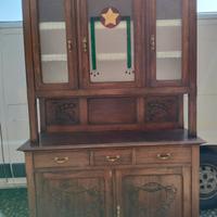 Credenza in stile Liberty.