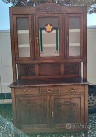 Credenza in stile Liberty.