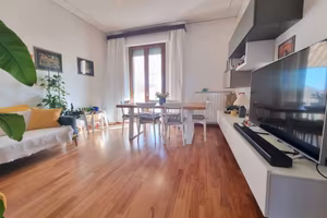 Appartamento di 80 m² con 4 locali e box auto a Mo