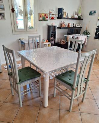 Tavolo allungabile in legno massiccio laccato opac