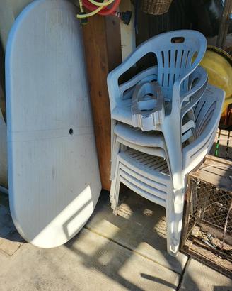 Tavolo con sedie in pvc bianco