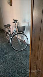 Bici da donna rubino, con marce