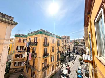 MULTILOCALE A NAPOLI