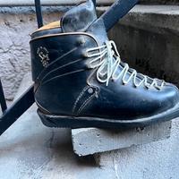 scarponi da sci vintage in cuoio