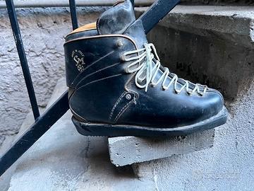 scarponi da sci vintage in cuoio