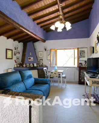 VILLA UNIFAMILIARE CON OLTRE 4000MQ DI TERRENO