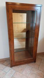 Elegante Vetrina Cristalliera a Due Corpi in Noce
