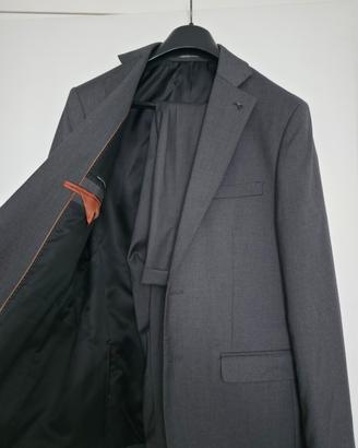 giacca e pantaloni mai usati