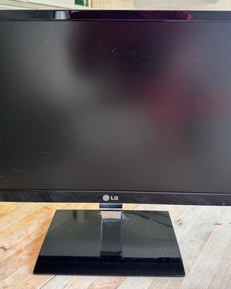Monitor 22”. LG