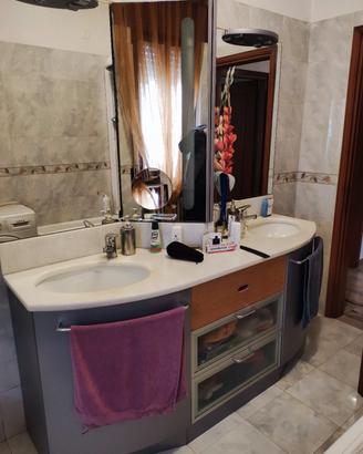 mobile da bagno con doppio lavandino 